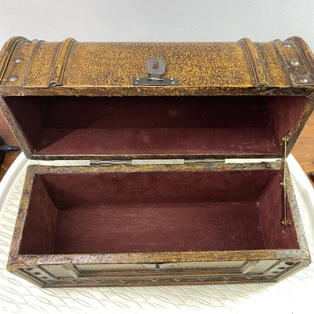 Vintage Decorative Wooden Keepsake Jewelry‎ Treasure Chest Storage Box W/Clasp